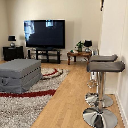 2 Bed City Centre Executive Apartment Абердин Экстерьер фото